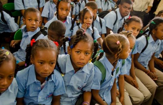 Los niños de El Roblito ya tienen una escuela