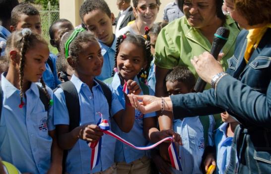 Los niños de El Roblito ya tienen una escuela