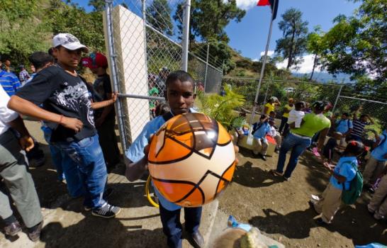 Los niños de El Roblito ya tienen una escuela