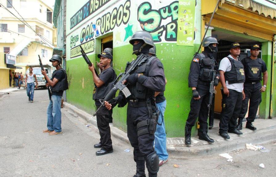 Reciben a tiros a los agentes de la DNCD en sector de Herrera