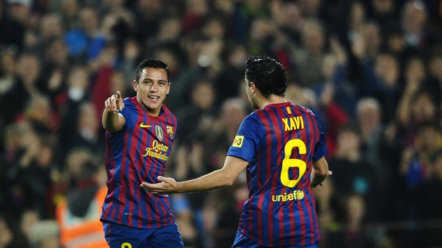 Con 2 goles de Alexis, Barsa le pisa los talones al Madrid
