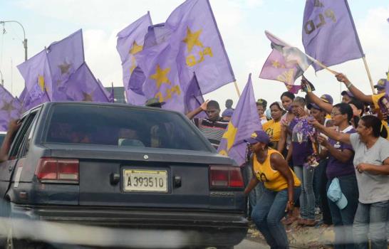 Bandereo provoca taponamiento en Santo Domingo Este