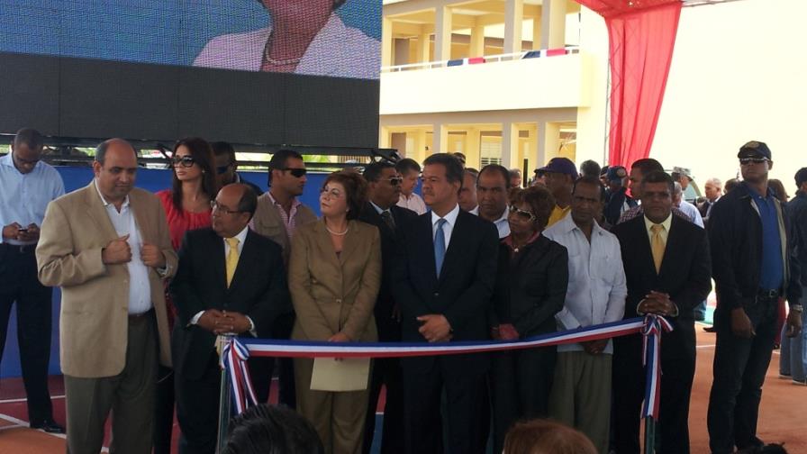 Presidente Fernández entrega obras en La Romana