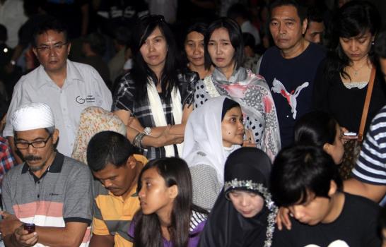 Recobran 12 cadáveres del avión ruso siniestrado en un volcán de Indonesia