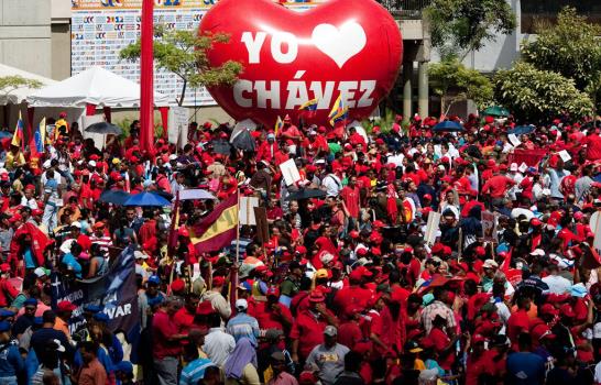 Chávez inscribe candidatura en medio de dudas sobre su salud