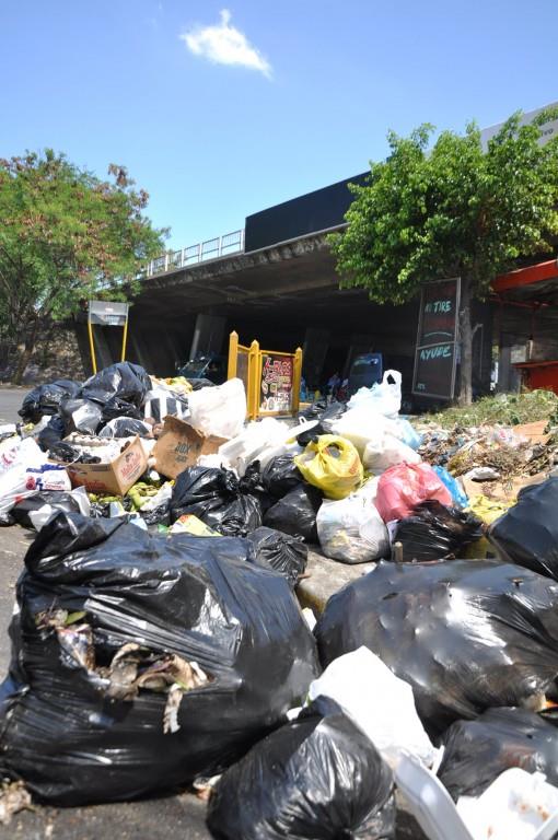 La basura arropa barrios de Santiago - Diario Libre