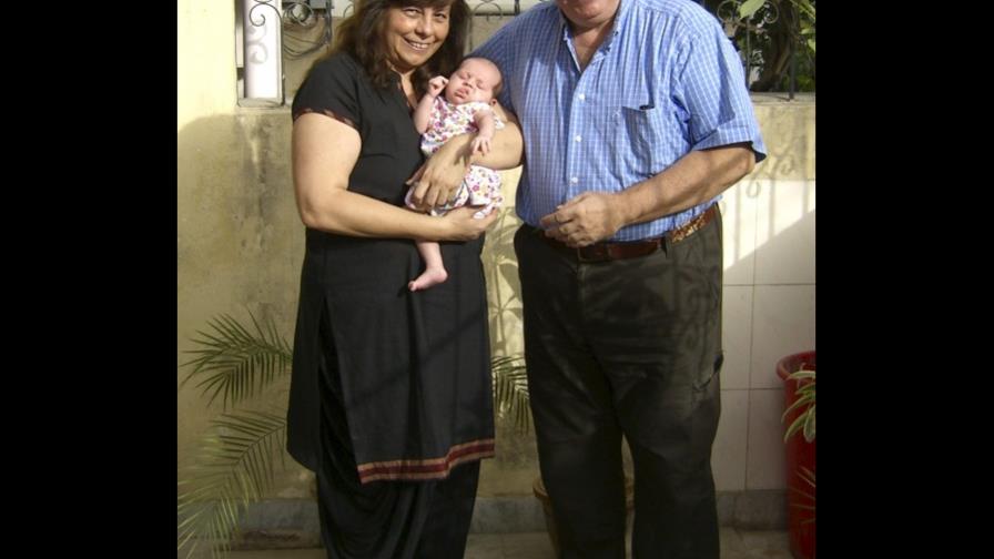 La familia de la niña apátrida llega a España para regularizar su situación