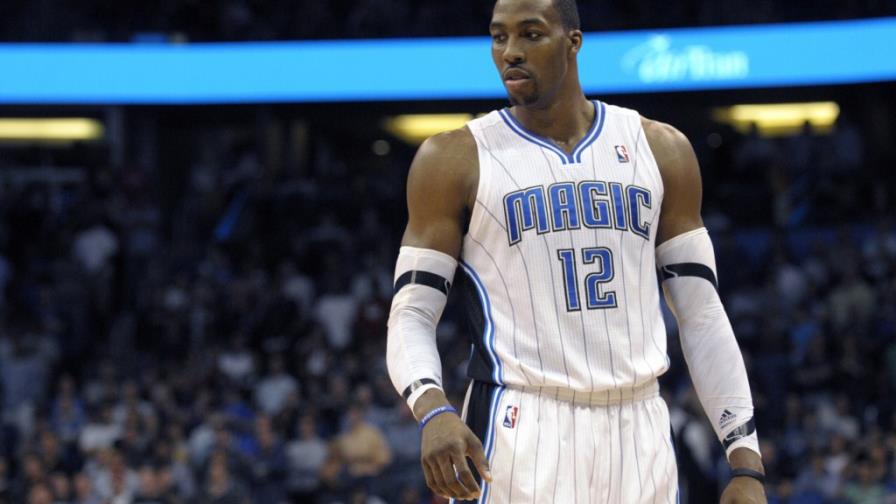 Dwight Howard pasó a los Lakers