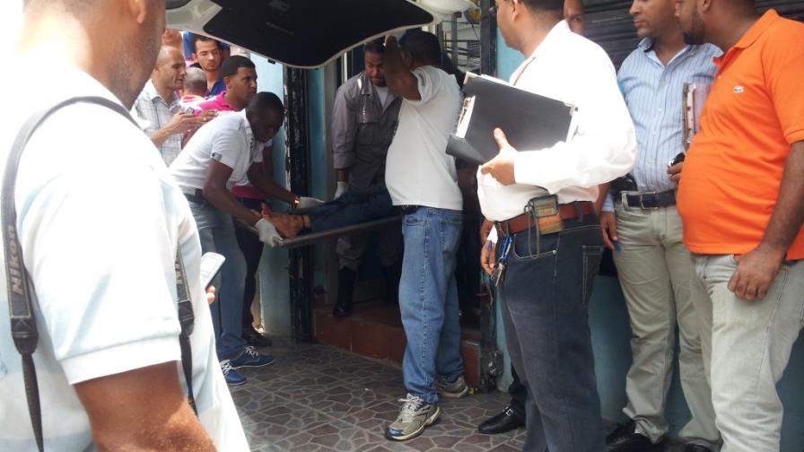 Asesinan comerciante en el interior de su negocio