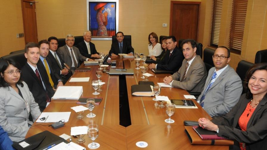 Misión del FMI revisa economía dominicana junto a funcionarios del Banco Central
