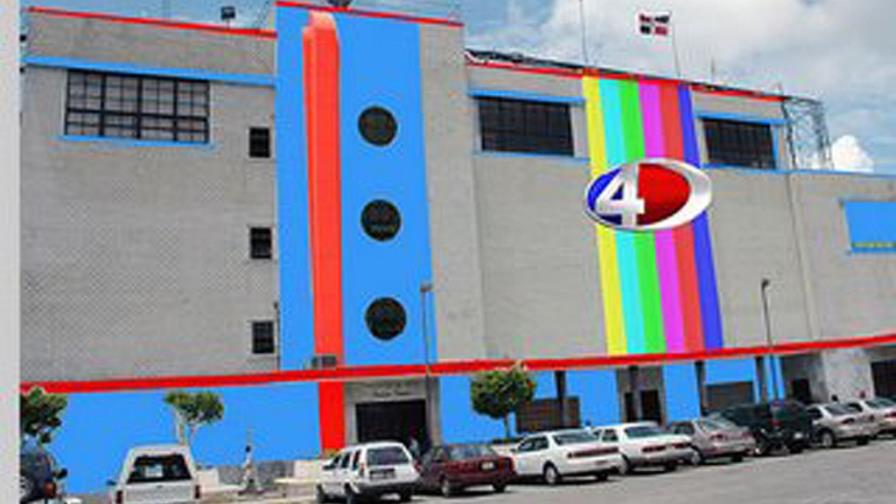 Canal 4 retira nuevo director de prensa