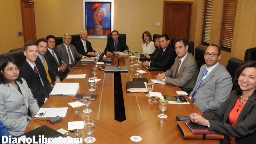 Gobierno inicia conversaciones con el FMI para firma de pacto