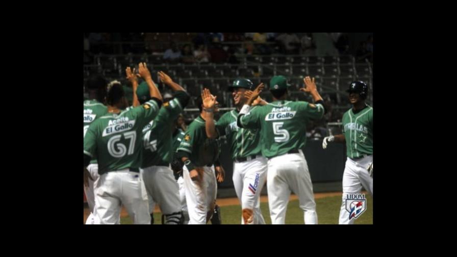 Estrellas doblegan 5-2 a los Leones y empatan en el liderato con las Águilas