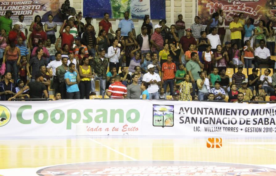 Gilson García y Pueblo Arriba triunfan en Basket Superior de Santiago Rodríguez