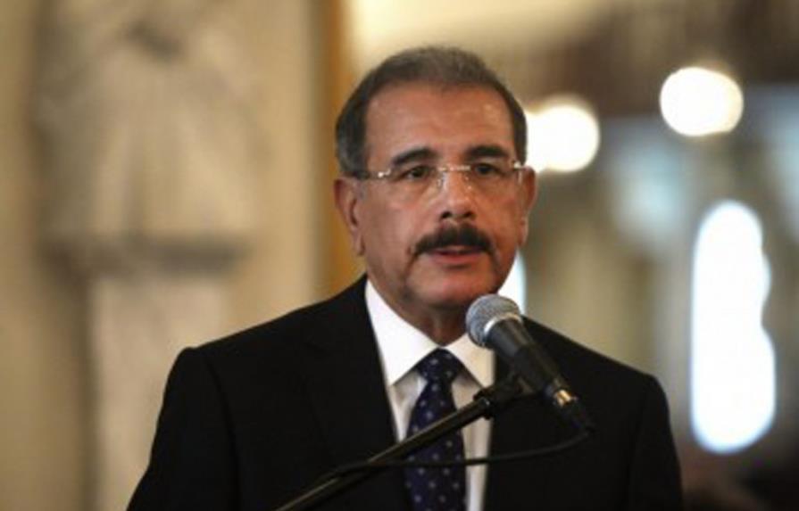 Danilo Medina pide a funcionarios apretarse los cinturones