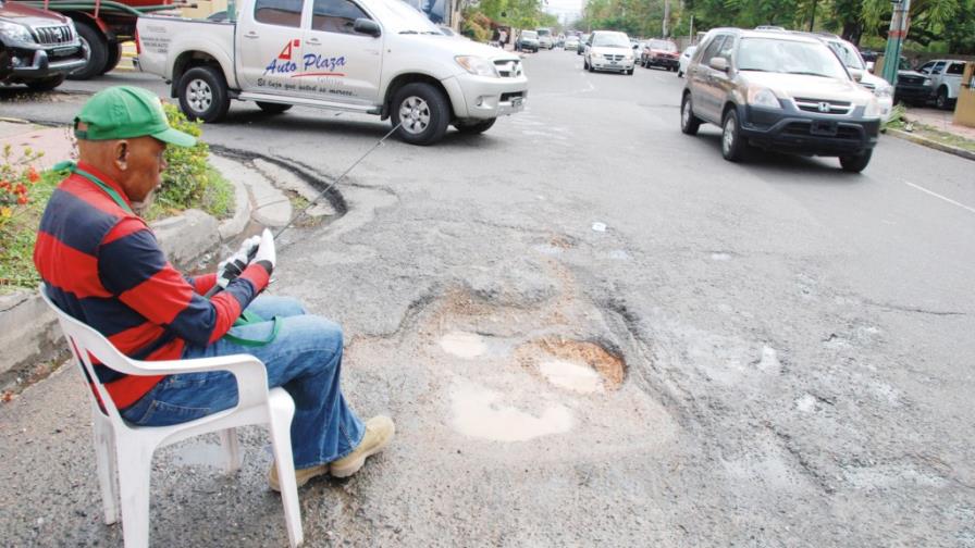 Boquete enorme y profundo en la Avenida Bolívar
