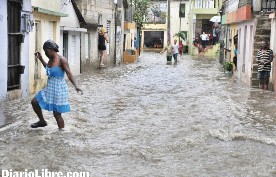 Lluvias dañan cientos de viviendas; declaran alerta