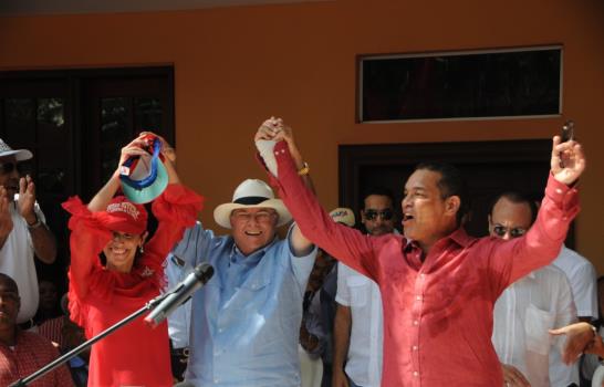 Hermanos de Miguel Vargas le piden apoyar al PRD