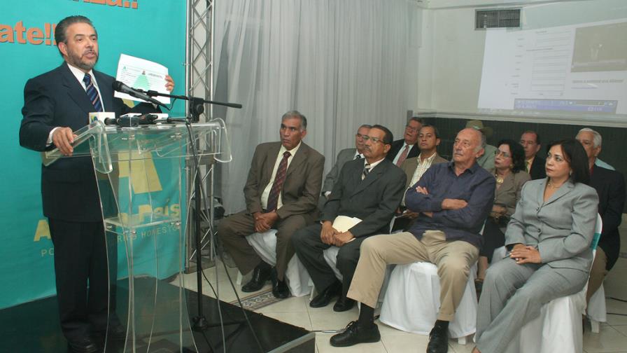 Guillermo Moreno busca firmas para validar su partido Guillermo Moreno busca firmas para validar su partido