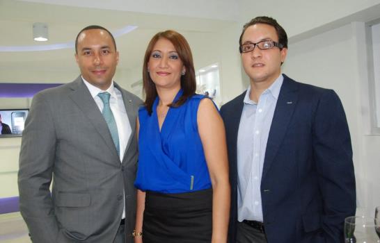 Clientes de Viva estrenan nuevo sucursal en Herrera