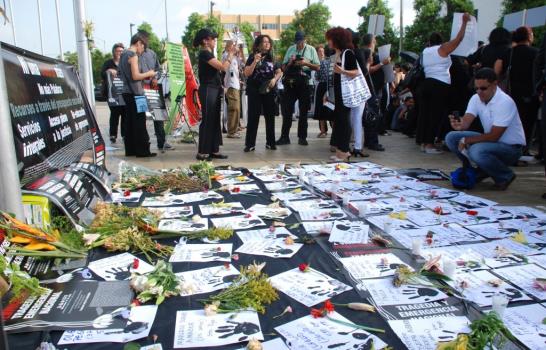Día de luto convocó a cientos de mujeres frente al Congreso