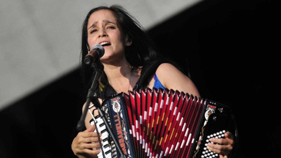 Julieta Venegas: Soy una pianista disfrazada de acordeonista
