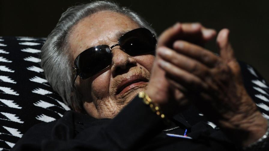 Chavela Vargas se resiente de su esfuerzo en España y acaba en el hospital