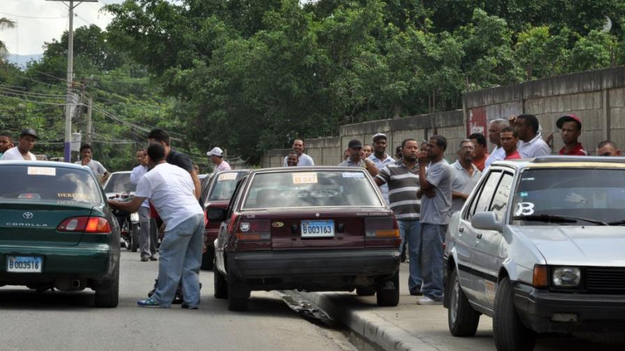 Apagones y escasez de agua generan protestas en Santiago