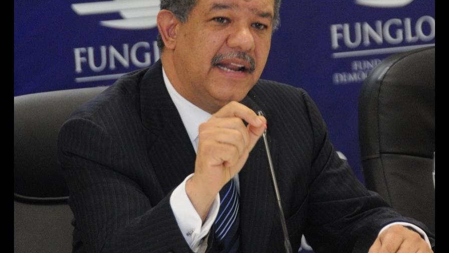 Leonel culpa del déficit fiscal al PRD y al subsidio eléctrico