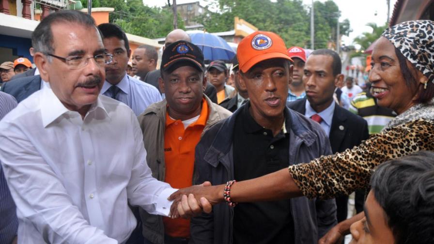 Inundaciones provocan serios daños en Cibao; presidente Medina recorre zona