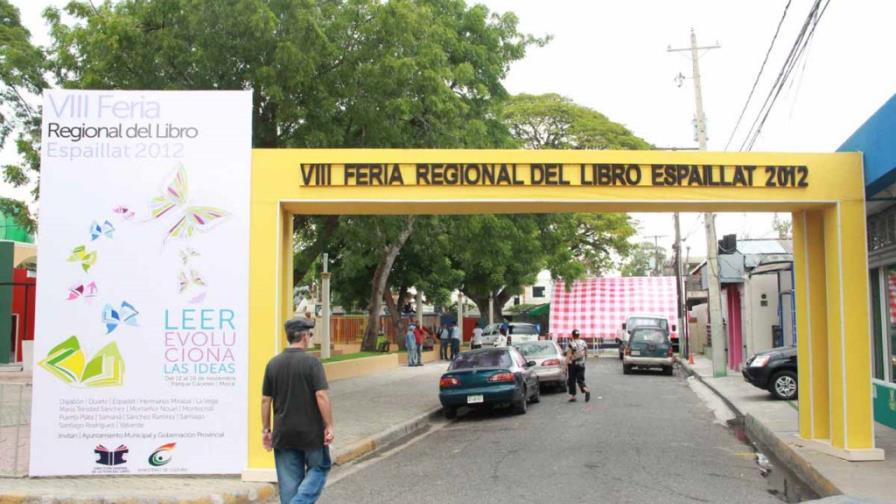Inicia VIII Feria Regional del Libro Espaillat 2012