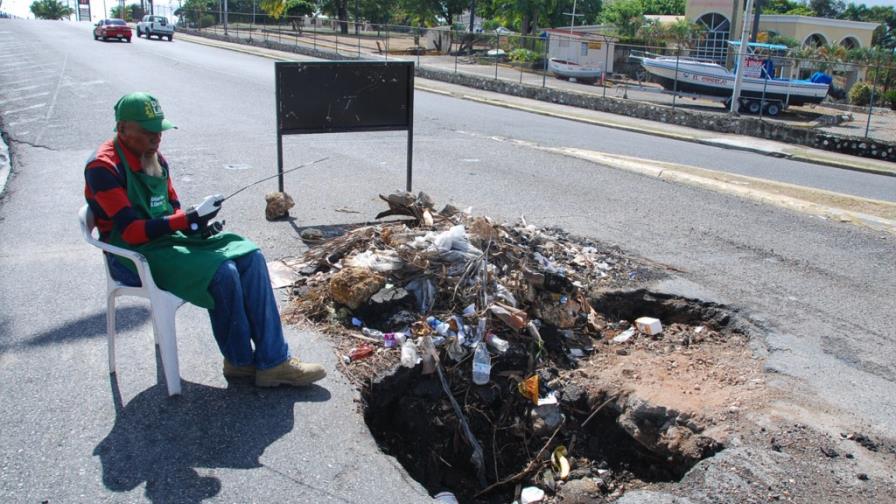 Boquete en la avenida España es usado como trampa por asaltantes