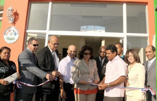 Primera Dama inaugura Centro Tecnológico en Los Alcarrizos