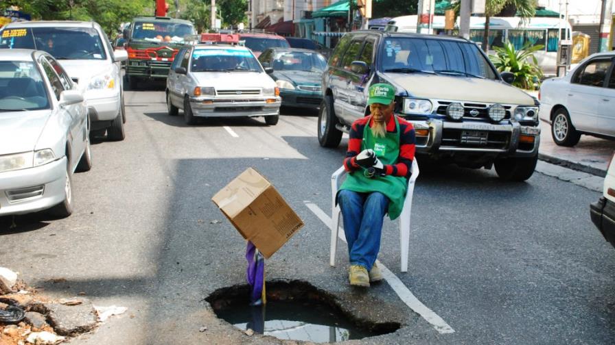 Grave problema de drenaje en la Dr. Delgado