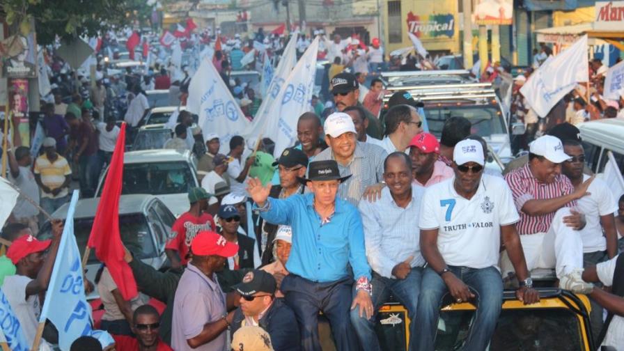Aristy Castro encabeza caravana en apoyo a Hipólito Mejía