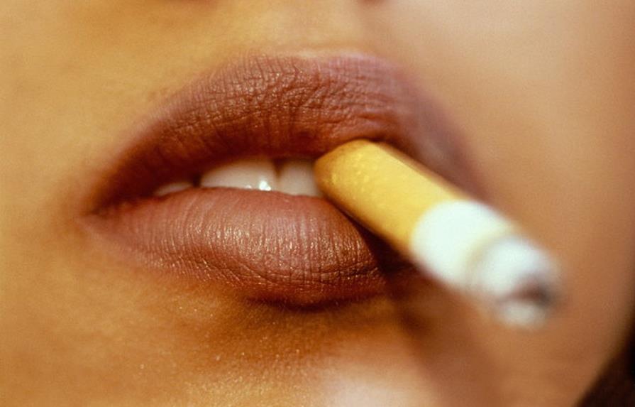 El tabaquismo aumentó en 125% los cánceres de pulmón entre las mujeres