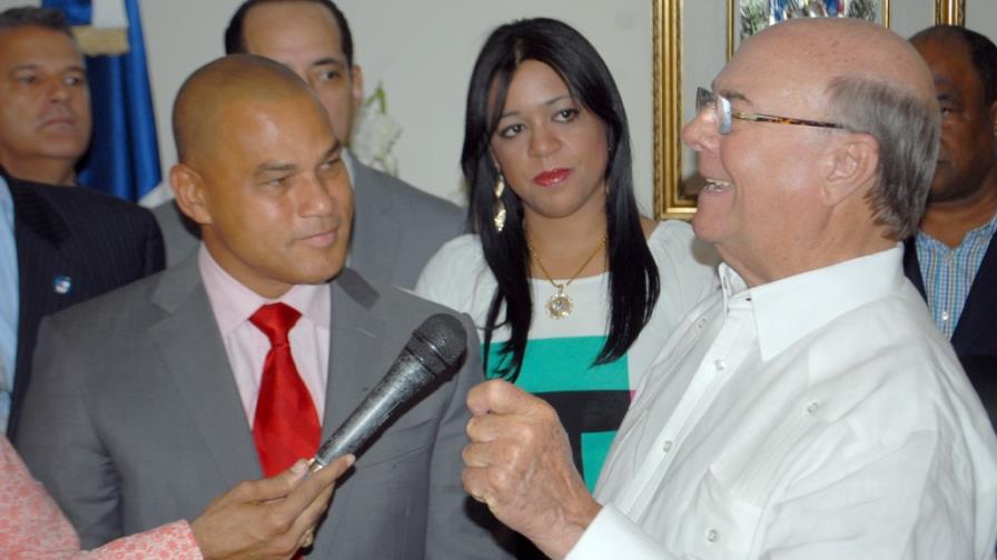 Hipólito Mejía recibe apoyo del empresario y dirigente comunitario NY Fernando Mateo