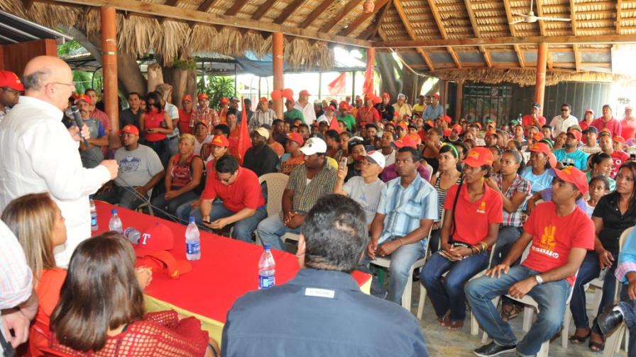 Morales llama juventud PRSC seguir trabajando con entusiasmo y firmeza