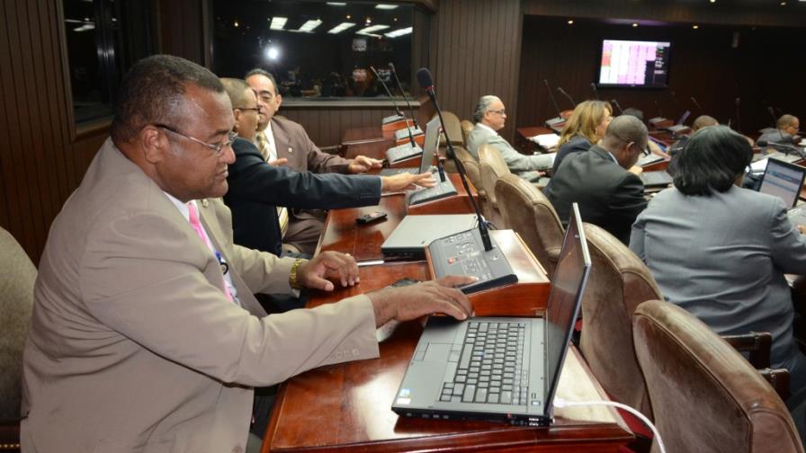 Diputados aprueban US$290 millones en préstamos sin leerlos Diputados aprueban US$290 millones en préstamos sin leerlos