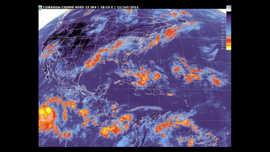 La tormenta Fabio se intensifica sobre el Pacífico alejada de México