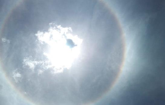 Halo solar causa asombro en decenas de dominicanos