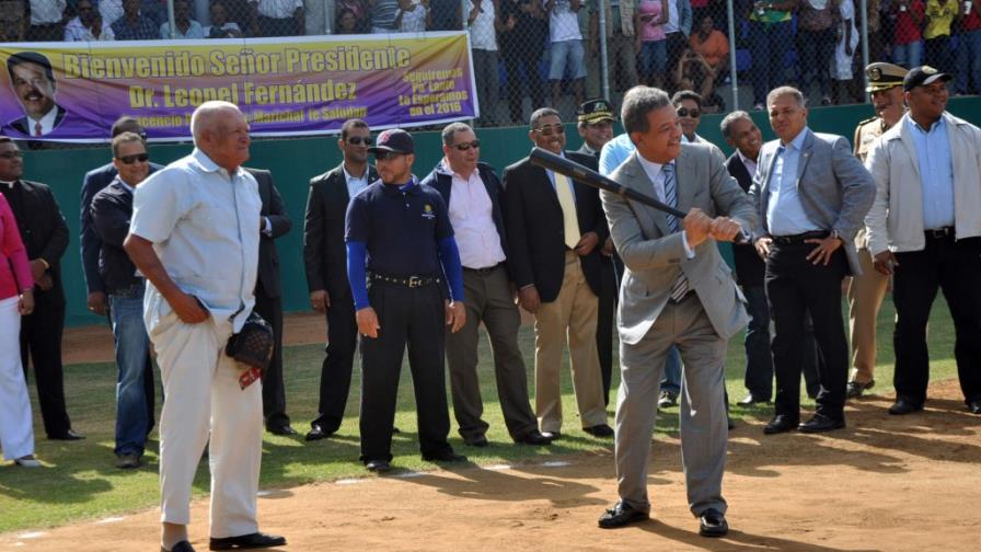 Leonel finaliza a todo vapor con la entrega de obras
