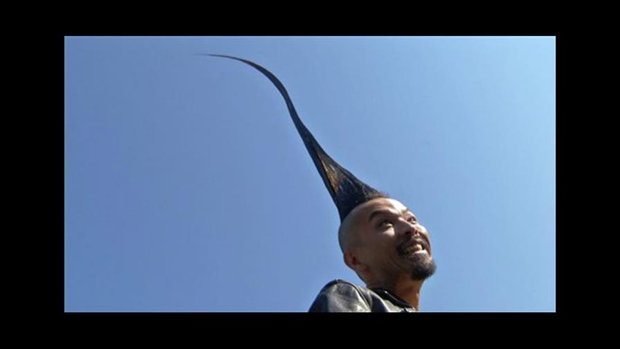 El peinado mohicano más alto del mundo