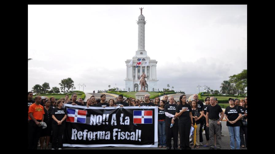 Santiagueros de clase media y media alta protestan contra reforma fiscal