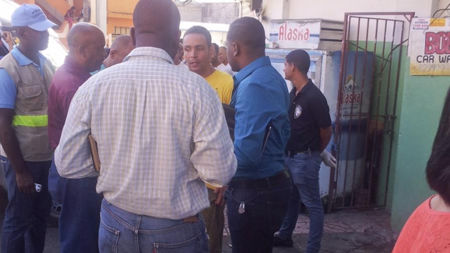 Hombre mata esposa, una vecina y se suicida