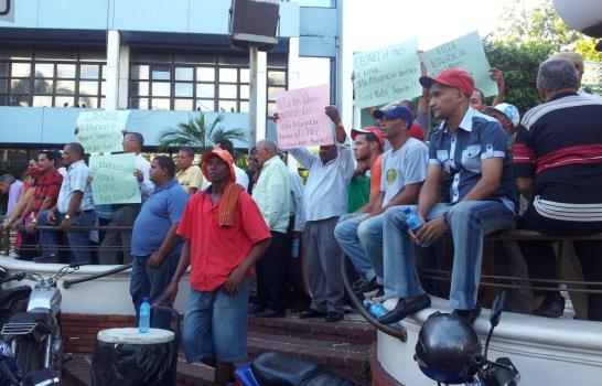 Militantes del PLD realizan manifestación en apoyo a Leonel Fernández