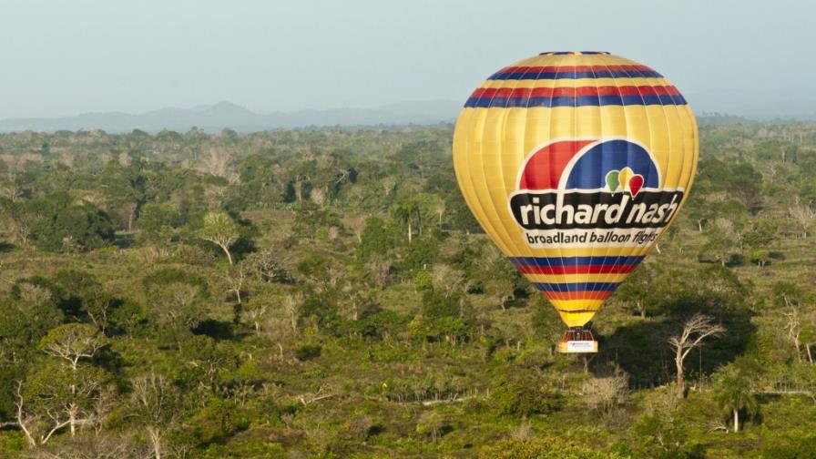 Turismo asegura apoyo vuelos en globos en Bávaro