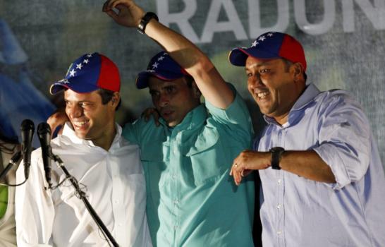 Capriles reta a Chávez y el Gobierno le da la bienvenida a la batalla