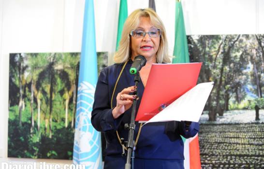Unesco acoge exposición de Miriam Calzada en París