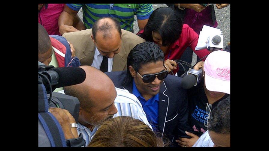 Omega, El Fuerte, se entrega a la Policía tras agredir periodistas